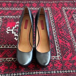 Saks Fifth Avenue 5/48 Black Leather Women's Platform heels sz 40 NEW!